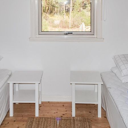 Gorgeous Home In Borrby With Wifi ภายนอก รูปภาพ