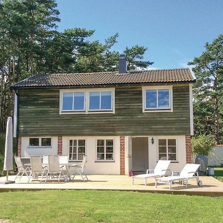 Gorgeous Home In Borrby With Wifi ภายนอก รูปภาพ