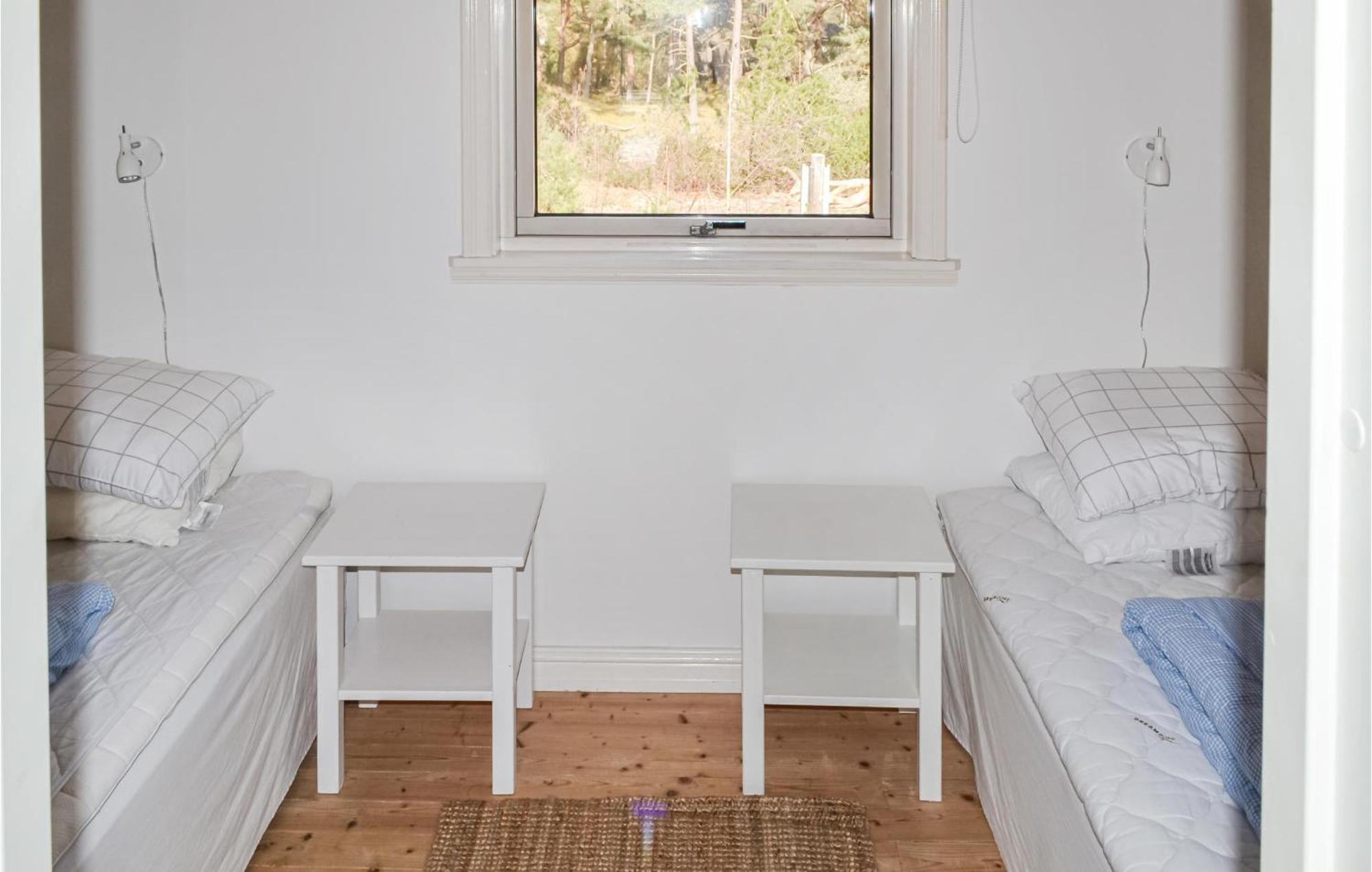 Gorgeous Home In Borrby With Wifi ภายนอก รูปภาพ