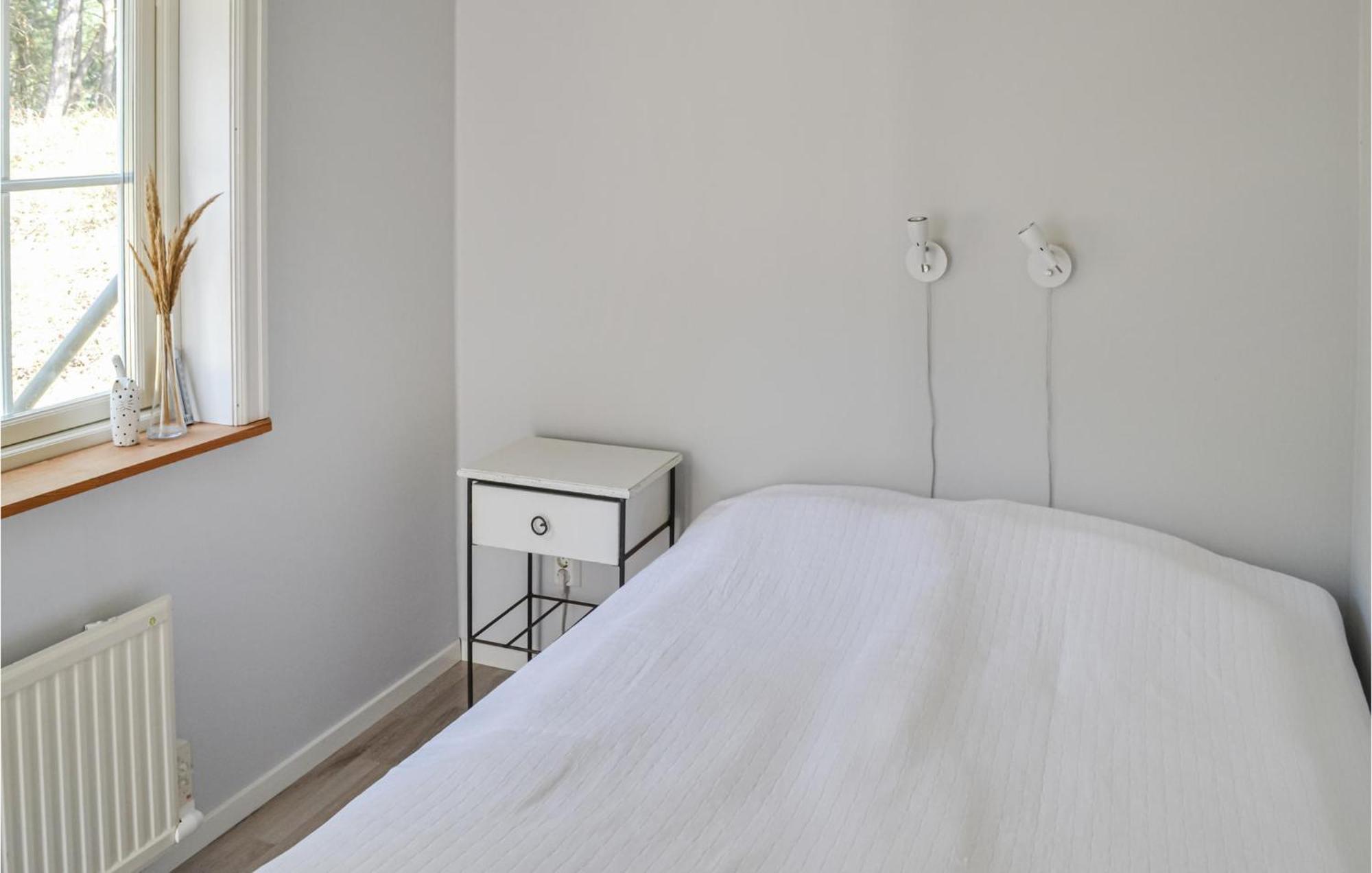 Gorgeous Home In Borrby With Wifi ภายนอก รูปภาพ