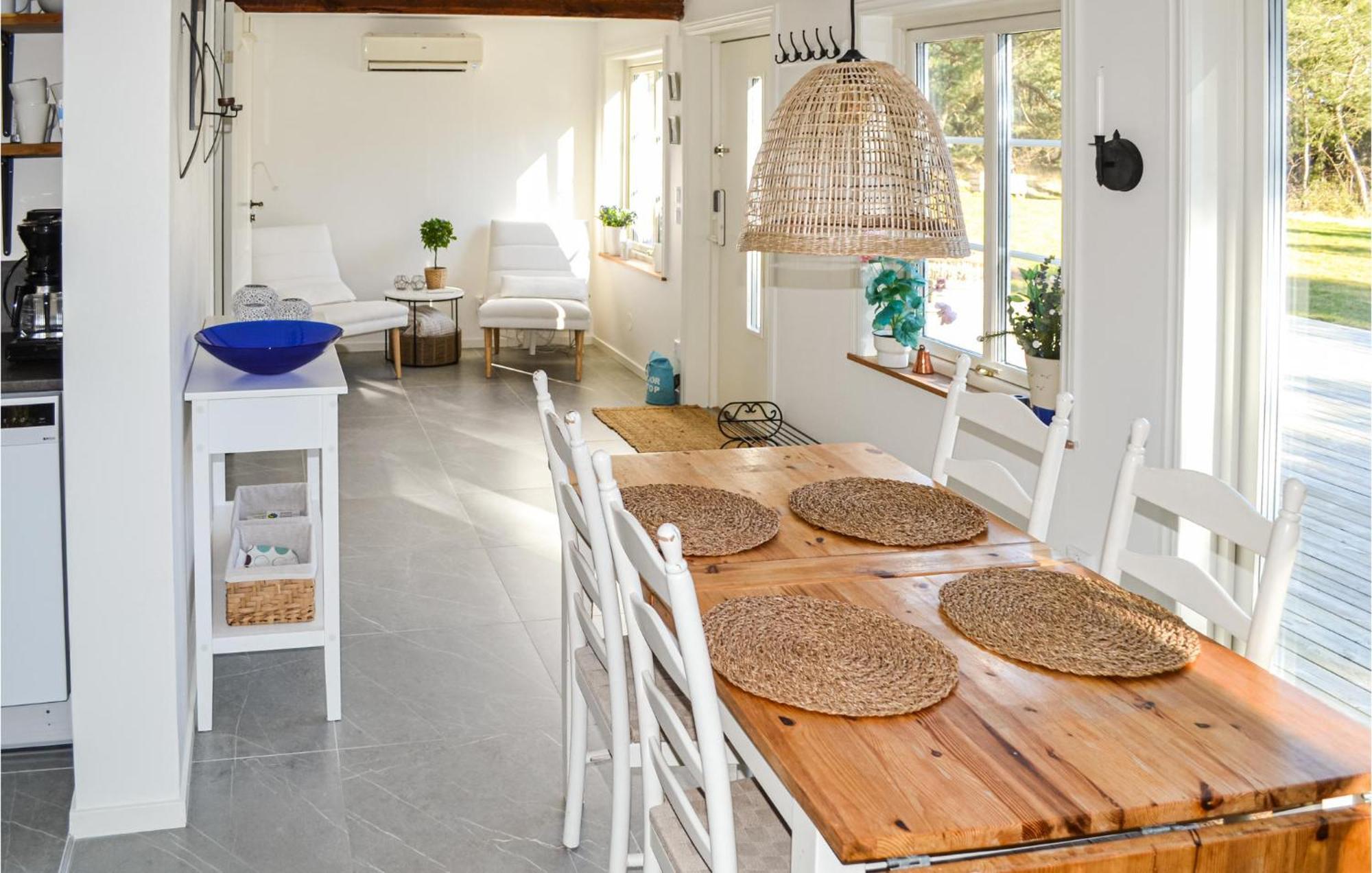 Gorgeous Home In Borrby With Wifi ภายนอก รูปภาพ