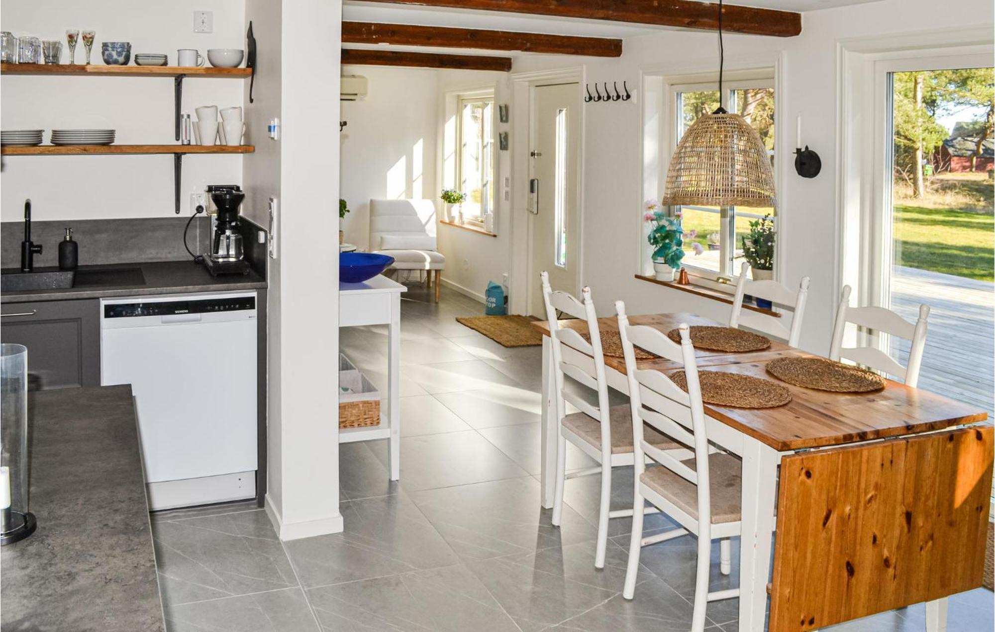 Gorgeous Home In Borrby With Wifi ภายนอก รูปภาพ