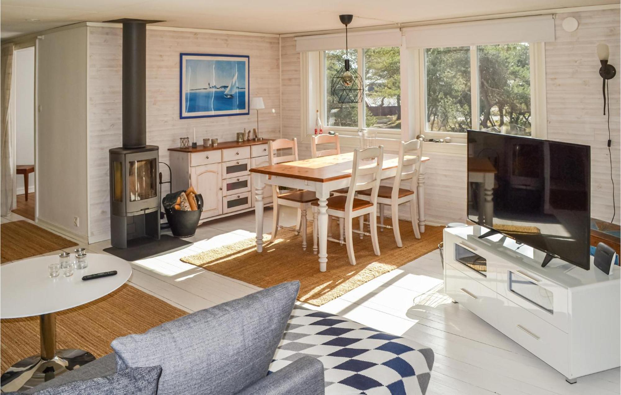 Gorgeous Home In Borrby With Wifi ภายนอก รูปภาพ