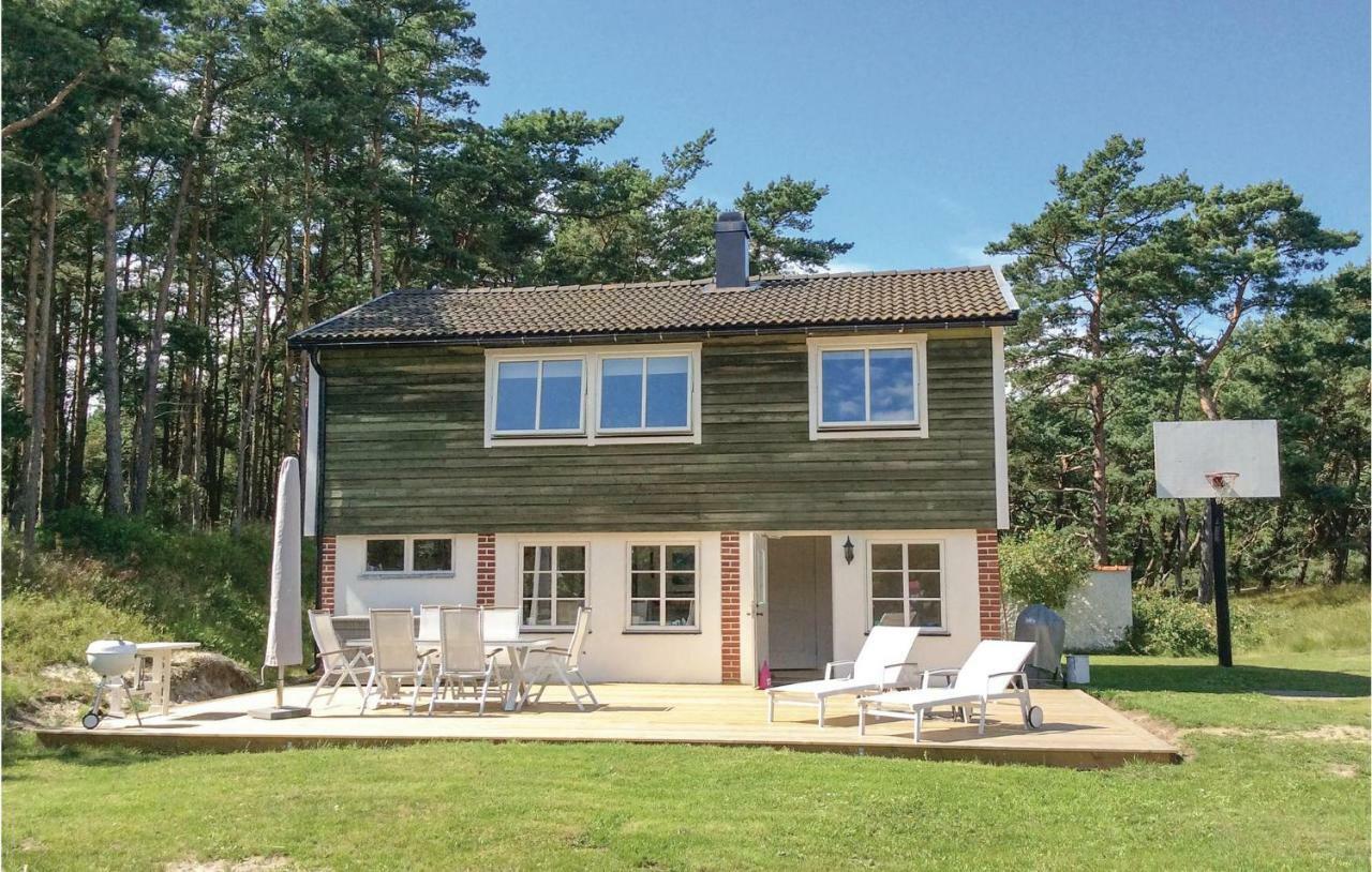 Gorgeous Home In Borrby With Wifi ภายนอก รูปภาพ