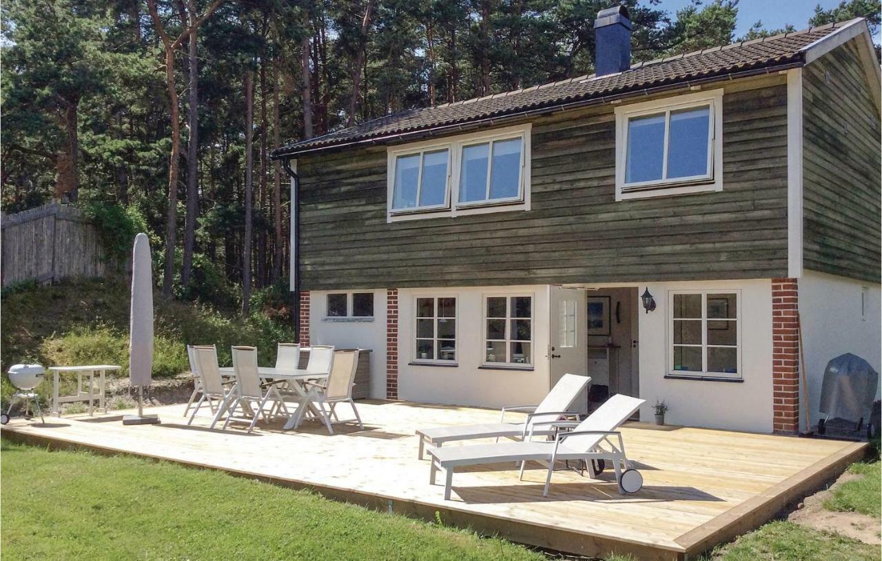 Gorgeous Home In Borrby With Wifi ภายนอก รูปภาพ
